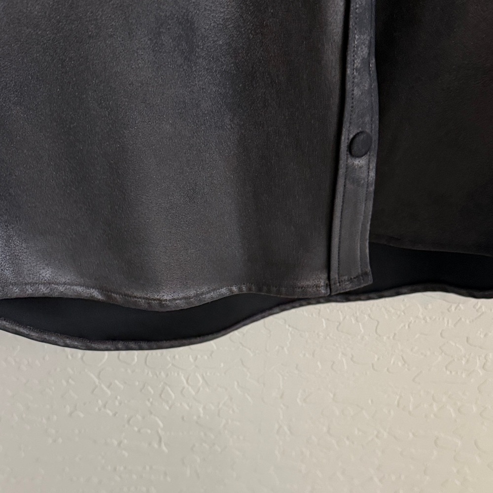 Gianni Bini Black Shirt extra long snap up shirt shimmery material.  Size medium - Picture 7 of 15